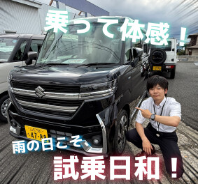 お天気が悪くても、楽しく乗れるお車ありますよ(`･ω･´)